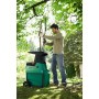 Broyeur de végétaux Bosch - AXT 22 D (2200W, poussoir pour déchets verts, bac 53L, débit: 170 Kg/H, coupe maximale: Ø 38 mm
